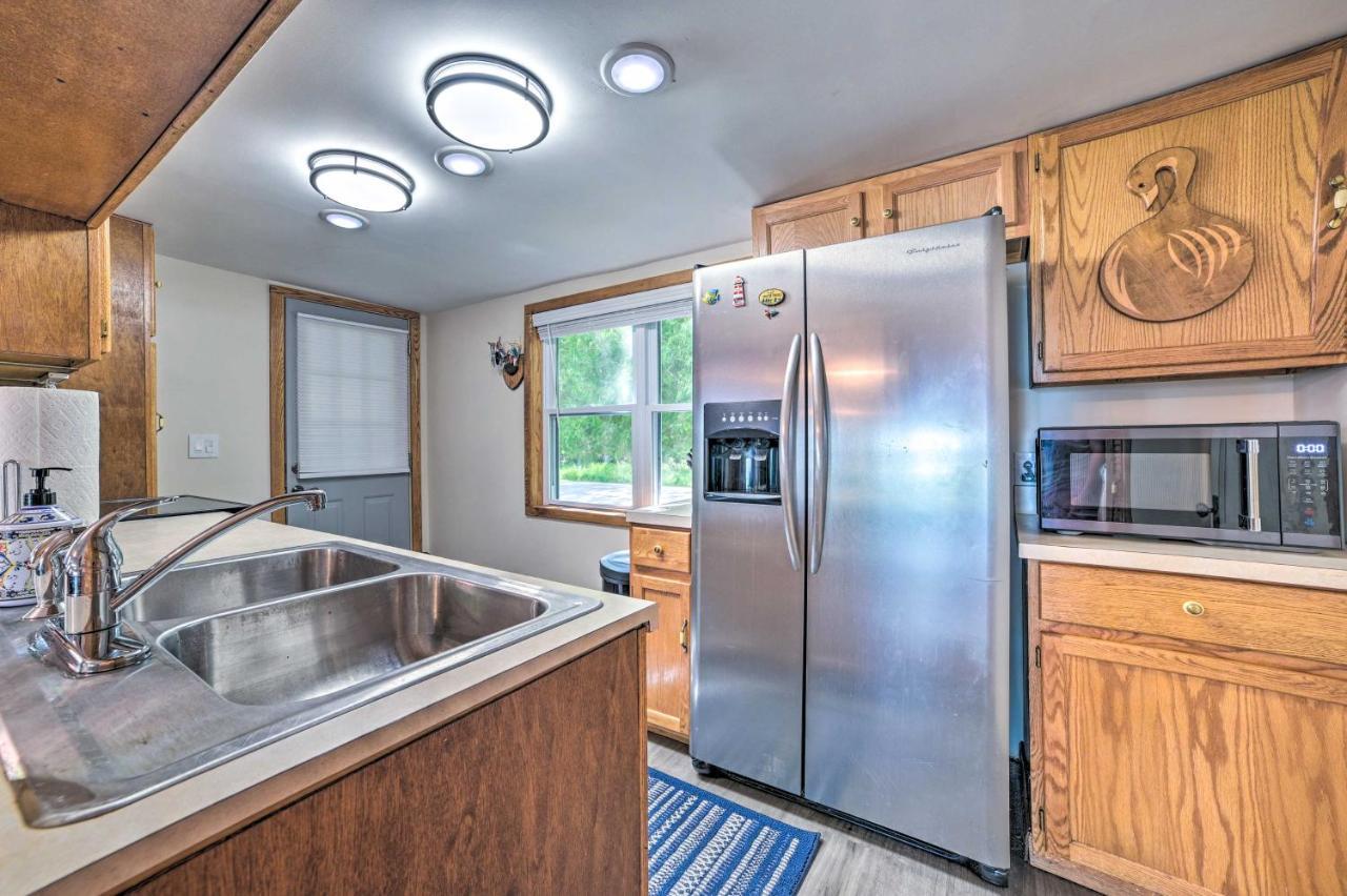 East Tawas Lakefront Getaway With Kayaks And Deck Kültér fotó